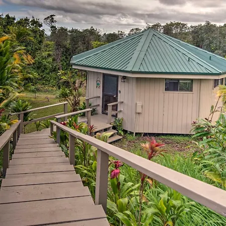 Hilo Couples Retreat About 6 Miles To Honolii Beach!